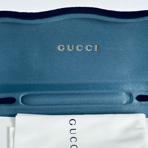 Gucci Black Velvet Sunglass or Glass Case with Cloth - Picture 2 of 7